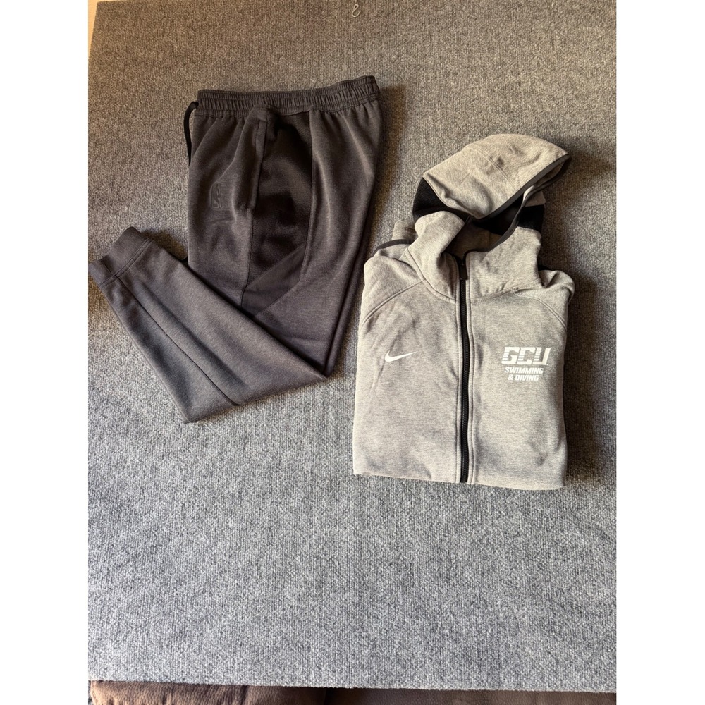 NIKE men's bundle lot of two size medium and small